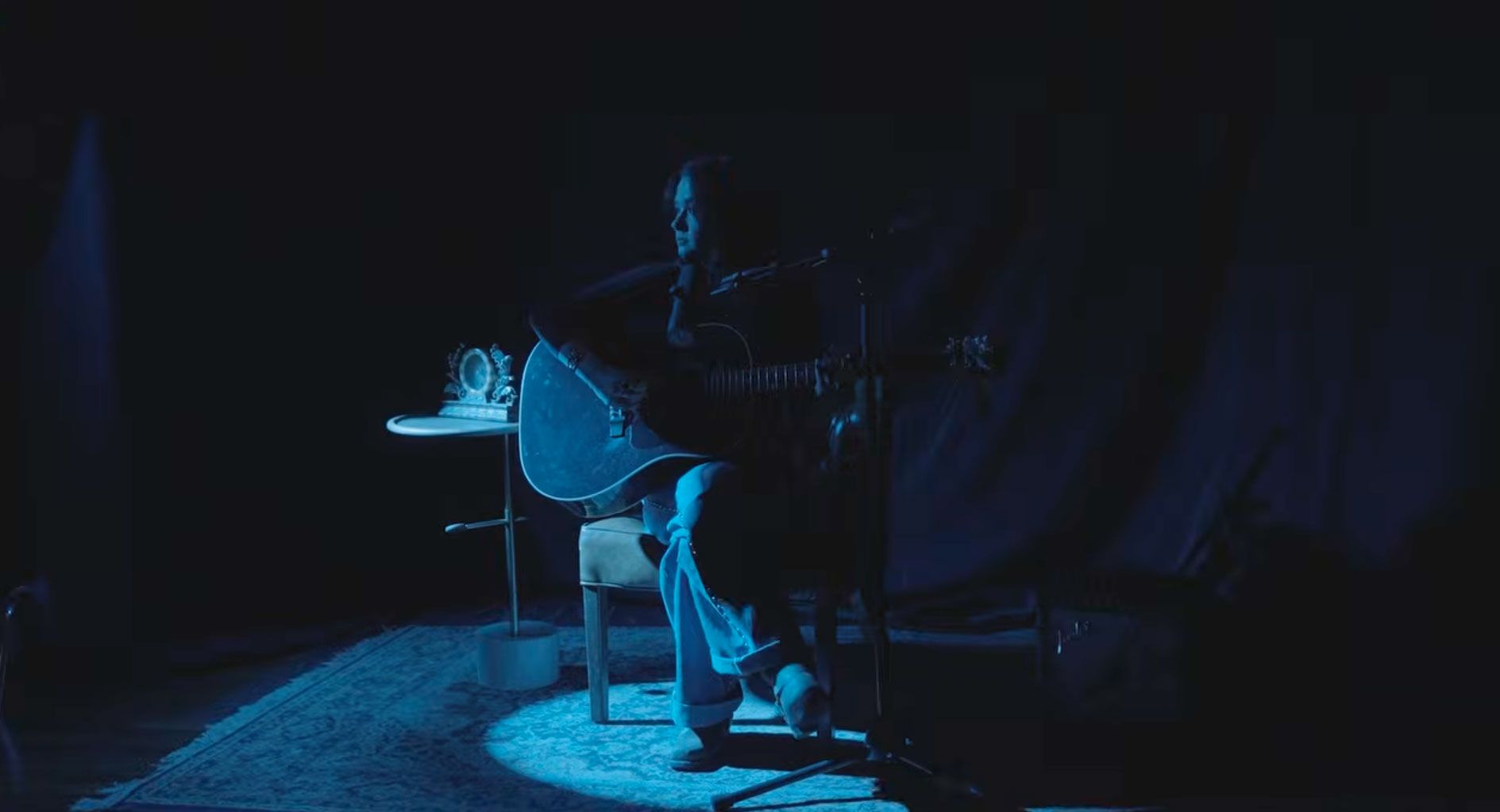 KINSLEY – “Pieces of Me” (Midnight Sessions)